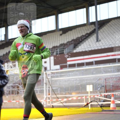07.12.2025 - St. Pauli X-Mass-Run No. 15 Patografie http://msf.ph/oto/9375745 07.12.2025 10:04:16 Ziel 113, 1291, 1302, 1712, 1738, 2454, 3188, 4673 meine-sportfotos.de
