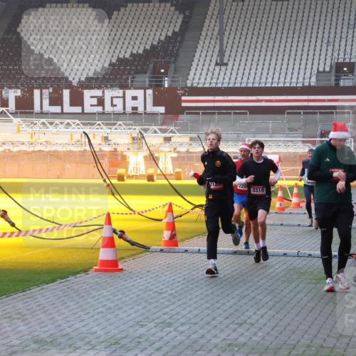 07.12.2025 - St. Pauli X-Mass-Run No. 15 Luisa Fischer http://msf.ph/oto/9375757 07.12.2025 09:54:40 Ziel 220, 3310, 1375, 1598, 2036, 2133, 2209, 2651, 2900, 3310, 3338, 4061, 4062 meine-sportfotos.de