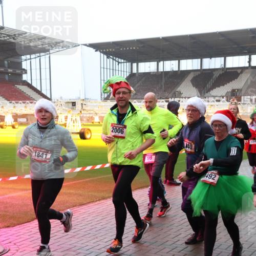 07.12.2025 - St. Pauli X-Mass-Run No. 15 Luisa Fischer http://msf.ph/oto/9375759 07.12.2025 11:06:05 Ziel 1841, 2006, 199, 140, 1049, 492, 1630, 199, 298, 300, 434, 659, 831, 924, 925, 927, 929, 932, 973, 1046, 1049, 1092, 1196, 1208, 1311, 1428, 1432, 1492, 1600, 1608, 1630, 1840, 1841, 2006, 2254, 2884, 3272, 3278 meine-sportfotos.de