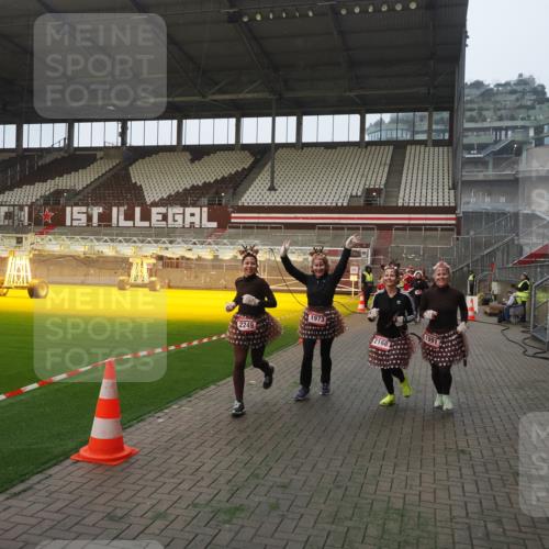 07.12.2025 - St. Pauli X-Mass-Run No. 15 Fabian Wolf http://msf.ph/oto/9375762 07.12.2025 10:04:59 Ziel 210, 292, 1217, 1973, 1991, 2168, 2249, 2856, 2866 meine-sportfotos.de