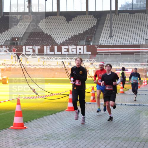 07.12.2025 - St. Pauli X-Mass-Run No. 15 Luisa Fischer http://msf.ph/oto/9375765 07.12.2025 09:54:42 Ziel 2133, 22, 3310, 2036, 1375, 1598, 2036, 2133, 2209, 2651, 2900, 3310, 3338, 4061, 4062 meine-sportfotos.de
