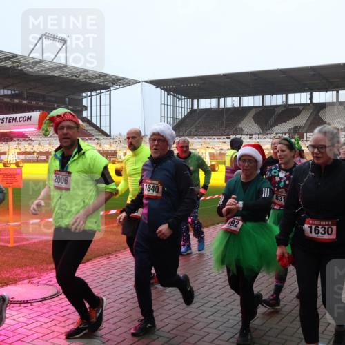 07.12.2025 - St. Pauli X-Mass-Run No. 15 Luisa Fischer http://msf.ph/oto/9375768 07.12.2025 11:06:05 Ziel 1841, 2006, 1840, 192, 831, 5, 1630, 199, 298, 300, 434, 659, 831, 924, 925, 927, 929, 932, 973, 1046, 1049, 1092, 1196, 1208, 1311, 1428, 1432, 1492, 1600, 1608, 1630, 1840, 1841, 2006, 2254, 2884, 3272, 3278 meine-sportfotos.de