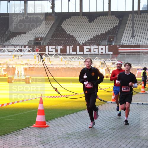 07.12.2025 - St. Pauli X-Mass-Run No. 15 Luisa Fischer http://msf.ph/oto/9375769 07.12.2025 09:54:42 Ziel 2133, 10, 3310, 2036, 1375, 1598, 2036, 2133, 2209, 2651, 2900, 3310, 3338, 4061, 4062 meine-sportfotos.de