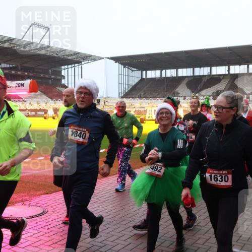 07.12.2025 - St. Pauli X-Mass-Run No. 15 Luisa Fischer http://msf.ph/oto/9375770 07.12.2025 11:06:06 Ziel 2006, 1, 5, 1840, 9, 492, 15, 1630, 92, 199, 298, 300, 434, 659, 831, 924, 925, 927, 929, 932, 973, 1025, 1046, 1049, 1092, 1196, 1208, 1311, 1428, 1432, 1492, 1600, 1608, 1630, 1840, 1841, 2006, 2254, 2884, 3272, 3278 meine-sportfotos.de