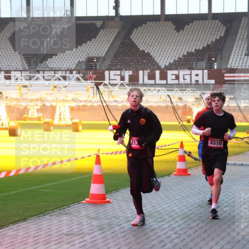 07.12.2025 - St. Pauli X-Mass-Run No. 15 Luisa Fischer http://msf.ph/oto/9375774 07.12.2025 09:54:43 Ziel 2, 213, 3310, 2036, 1375, 1598, 2036, 2133, 2209, 2651, 2900, 3310, 3338 meine-sportfotos.de