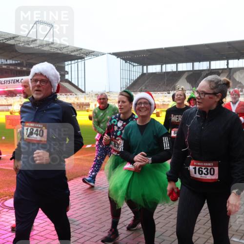 07.12.2025 - St. Pauli X-Mass-Run No. 15 Luisa Fischer http://msf.ph/oto/9375775 07.12.2025 11:06:06 Ziel 1840, 1046, 88, 15, 1630, 92, 199, 298, 300, 434, 659, 831, 924, 925, 927, 929, 932, 973, 1025, 1046, 1049, 1092, 1196, 1208, 1311, 1428, 1432, 1492, 1600, 1608, 1630, 1840, 1841, 2006, 2254, 2884, 3272, 3278 meine-sportfotos.de