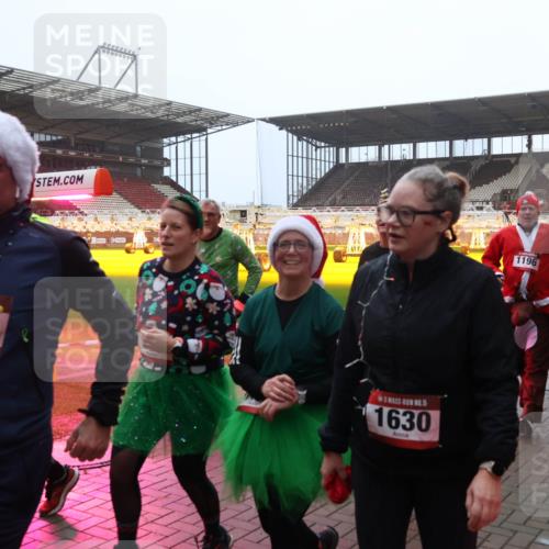 07.12.2025 - St. Pauli X-Mass-Run No. 15 Luisa Fischer http://msf.ph/oto/9375779 07.12.2025 11:06:06 Ziel 1840, 1630, 1196, 92, 199, 298, 300, 434, 659, 831, 924, 925, 927, 929, 932, 973, 1025, 1046, 1049, 1092, 1196, 1208, 1311, 1428, 1432, 1492, 1600, 1608, 1630, 1840, 1841, 2006, 2254, 2884, 3272, 3278 meine-sportfotos.de