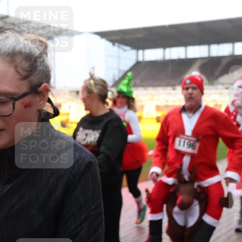 07.12.2025 - St. Pauli X-Mass-Run No. 15 Luisa Fischer http://msf.ph/oto/9375783 07.12.2025 11:06:07 Ziel 1196, 92, 199, 298, 300, 434, 659, 693, 831, 924, 925, 927, 929, 932, 973, 1024, 1025, 1046, 1049, 1092, 1196, 1208, 1311, 1428, 1432, 1492, 1600, 1608, 1630, 1648, 1840, 1841, 2006, 2254, 2884, 3272, 3278 meine-sportfotos.de