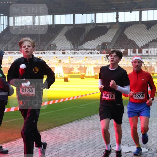 07.12.2025 - St. Pauli X-Mass-Run No. 15 Luisa Fischer http://msf.ph/oto/9375784 07.12.2025 09:54:44 Ziel 06, 15, 2133, 3310, 5, 2209, 203, 1375, 1598, 2036, 2133, 2209, 2651, 2900, 3310, 3338 meine-sportfotos.de