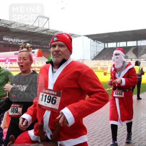 07.12.2025 - St. Pauli X-Mass-Run No. 15 Luisa Fischer http://msf.ph/oto/9375794 07.12.2025 11:06:08 Ziel 15, 889, 15, 1196, 1046, 92, 199, 298, 300, 434, 659, 693, 831, 924, 925, 927, 929, 932, 973, 1024, 1025, 1046, 1049, 1092, 1196, 1208, 1311, 1428, 1432, 1492, 1600, 1608, 1630, 1648, 1840, 1841, 2006, 2254, 2884, 3272, 3278 meine-sportfotos.de