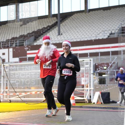 07.12.2025 - St. Pauli X-Mass-Run No. 15 Patografie http://msf.ph/oto/9375801 07.12.2025 10:04:29 Ziel 713, 1291, 1522, 1701, 1871, 2569, 2570, 3188, 3477, 3894, 3911, 4673 meine-sportfotos.de