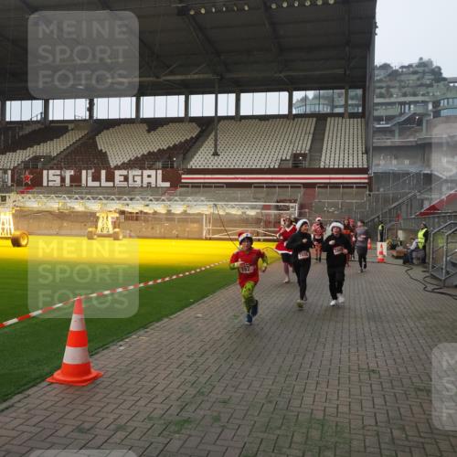 07.12.2025 - St. Pauli X-Mass-Run No. 15 Fabian Wolf http://msf.ph/oto/9375815 07.12.2025 10:05:03 Ziel 202, 210, 292, 699, 1217, 1973, 1991, 2168, 2249, 2856, 2866, 3307, 3311 meine-sportfotos.de