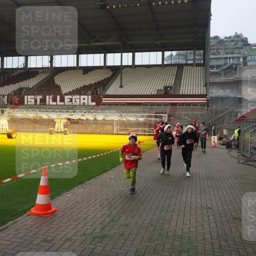 07.12.2025 - St. Pauli X-Mass-Run No. 15 Fabian Wolf http://msf.ph/oto/9375822 07.12.2025 10:05:03 Ziel 202, 210, 292, 699, 1217, 1973, 1991, 2168, 2249, 2856, 2866, 3307, 3311 meine-sportfotos.de