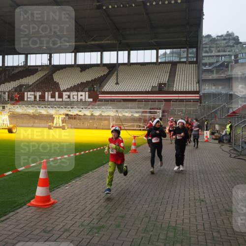 07.12.2025 - St. Pauli X-Mass-Run No. 15 Fabian Wolf http://msf.ph/oto/9375829 07.12.2025 10:05:03 Ziel 202, 210, 292, 699, 1217, 1973, 1991, 2168, 2249, 2856, 2866, 3307, 3311 meine-sportfotos.de