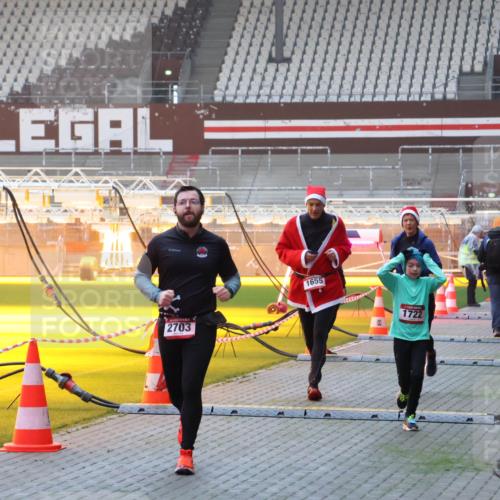 07.12.2025 - St. Pauli X-Mass-Run No. 15 Luisa Fischer http://msf.ph/oto/9375835 07.12.2025 09:55:03 Ziel 2703, 1655, 1722, 1375, 1649, 1655, 1722, 2036, 2133, 2209, 2703, 2900, 3310, 3338 meine-sportfotos.de