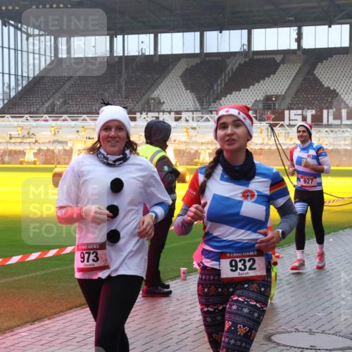 07.12.2025 - St. Pauli X-Mass-Run No. 15 Luisa Fischer http://msf.ph/oto/9375840 07.12.2025 11:06:19 Ziel 15, 973, 932, 927, 924, 92, 199, 298, 300, 402, 403, 556, 659, 693, 831, 854, 858, 878, 920, 924, 925, 927, 929, 932, 944, 973, 1024, 1025, 1046, 1049, 1092, 1196, 1208, 1223, 1229, 1287, 1311, 1428, 1429, 1430, 1432, 1608, 1648, 1840, 1841, 2006, 2243, 2245, 2254, 2884, 3272, 3278, 4579, 4581, 4583, 4585, 4587 meine-sportfotos.de