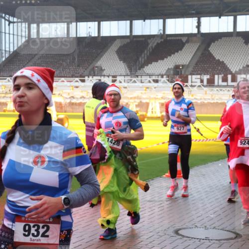 07.12.2025 - St. Pauli X-Mass-Run No. 15 Luisa Fischer http://msf.ph/oto/9375846 07.12.2025 11:06:20 Ziel 40, 15, 932, 1428, 927, 327, 924, 1, 92, 199, 204, 298, 300, 402, 403, 414, 556, 659, 693, 831, 854, 858, 878, 920, 924, 925, 927, 929, 932, 944, 973, 1024, 1025, 1046, 1049, 1092, 1196, 1208, 1223, 1229, 1287, 1311, 1428, 1429, 1430, 1432, 1608, 1648, 1840, 1841, 2006, 2243, 2245, 2254, 2884, 3272, 3278, 4579, 4581, 4583, 4585, 4587 meine-sportfotos.de