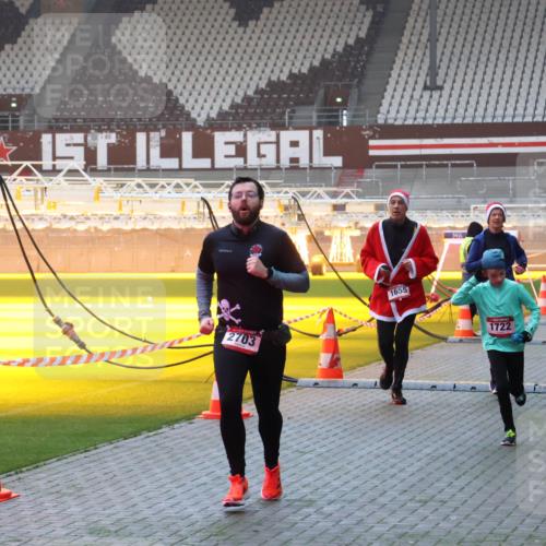 07.12.2025 - St. Pauli X-Mass-Run No. 15 Luisa Fischer http://msf.ph/oto/9375850 07.12.2025 09:55:04 Ziel 2703, 1655, 1722, 1375, 1649, 1655, 1722, 2036, 2133, 2209, 2703, 2900, 3310, 3338 meine-sportfotos.de