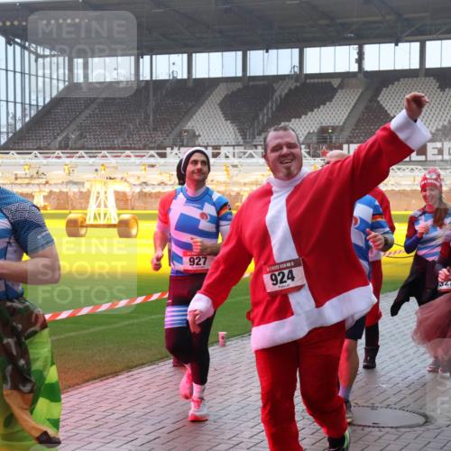 07.12.2025 - St. Pauli X-Mass-Run No. 15 Luisa Fischer http://msf.ph/oto/9375856 07.12.2025 11:06:21 Ziel 1428, 927, 5, 924, 327, 1432, 693, 1608, 92, 199, 204, 298, 300, 402, 403, 414, 556, 659, 693, 831, 854, 858, 878, 920, 924, 925, 927, 929, 932, 944, 973, 1024, 1025, 1046, 1049, 1092, 1196, 1208, 1223, 1229, 1287, 1428, 1429, 1430, 1432, 1608, 1648, 1840, 1841, 2006, 2243, 2245, 2254, 2884, 3272, 3278, 4579, 4581, 4583, 4585, 4587 meine-sportfotos.de