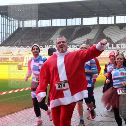 07.12.2025 - St. Pauli X-Mass-Run No. 15 Luisa Fischer http://msf.ph/oto/9375858 07.12.2025 11:06:21 Ziel 15, 92, 15, 924, 1432, 693, 1608, 92, 199, 204, 298, 300, 402, 403, 414, 556, 659, 693, 831, 854, 858, 878, 920, 924, 925, 927, 929, 932, 944, 973, 1024, 1025, 1046, 1049, 1092, 1196, 1208, 1223, 1229, 1287, 1428, 1429, 1430, 1432, 1608, 1648, 1840, 1841, 2006, 2243, 2245, 2254, 2884, 3272, 3278, 4579, 4581, 4583, 4585, 4587 meine-sportfotos.de