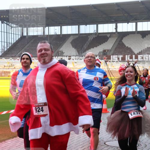 07.12.2025 - St. Pauli X-Mass-Run No. 15 Luisa Fischer http://msf.ph/oto/9375861 07.12.2025 11:06:22 Ziel 15, 924, 1432, 693, 1608, 92, 199, 204, 298, 300, 402, 403, 414, 556, 659, 693, 831, 854, 858, 878, 920, 924, 925, 927, 929, 932, 944, 973, 1024, 1025, 1046, 1049, 1092, 1196, 1208, 1223, 1229, 1287, 1428, 1429, 1430, 1432, 1608, 1648, 1840, 1841, 2006, 2243, 2245, 2254, 2884, 3272, 3278, 4579, 4581, 4583, 4585, 4587 meine-sportfotos.de