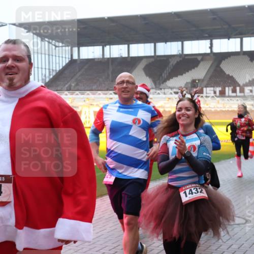 07.12.2025 - St. Pauli X-Mass-Run No. 15 Luisa Fischer http://msf.ph/oto/9375866 07.12.2025 11:06:22 Ziel 15, 924, 1432, 1608, 92, 199, 204, 298, 300, 402, 403, 414, 556, 659, 693, 831, 854, 858, 878, 920, 924, 925, 927, 929, 932, 944, 973, 1024, 1025, 1046, 1049, 1092, 1196, 1208, 1223, 1229, 1287, 1428, 1429, 1430, 1432, 1608, 1648, 1840, 1841, 2006, 2243, 2245, 2254, 2884, 3272, 3278, 4579, 4581, 4583, 4585, 4587 meine-sportfotos.de