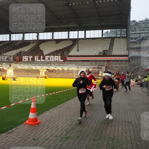 07.12.2025 - St. Pauli X-Mass-Run No. 15 Fabian Wolf http://msf.ph/oto/9375867 07.12.2025 10:05:04 Ziel 202, 210, 292, 699, 1973, 1991, 2168, 2249, 2856, 2866, 3307, 3311 meine-sportfotos.de