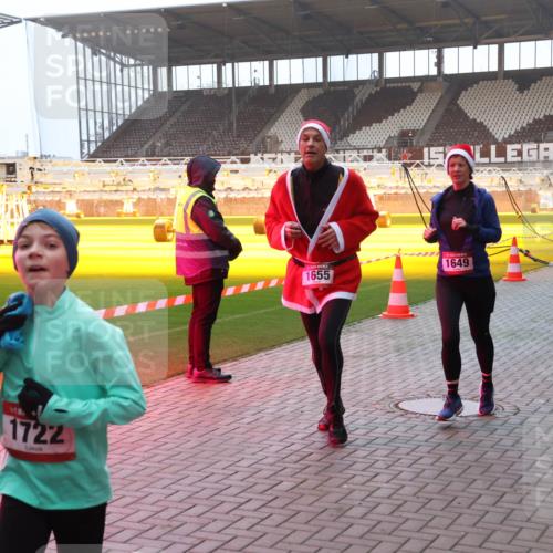 07.12.2025 - St. Pauli X-Mass-Run No. 15 Luisa Fischer http://msf.ph/oto/9375885 07.12.2025 09:55:09 Ziel 1722, 1655, 1649, 1375, 1649, 1655, 1722, 2036, 2133, 2209, 2703, 3310, 4088 meine-sportfotos.de