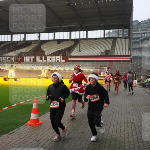 07.12.2025 - St. Pauli X-Mass-Run No. 15 Fabian Wolf http://msf.ph/oto/9375890 07.12.2025 10:05:05 Ziel 202, 210, 292, 699, 1973, 1991, 2168, 2249, 2856, 2866, 3307, 3311 meine-sportfotos.de