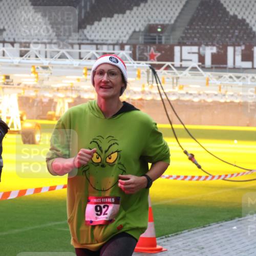 07.12.2025 - St. Pauli X-Mass-Run No. 15 Luisa Fischer http://msf.ph/oto/9375898 07.12.2025 11:06:32 Ziel 15, 92, 92, 199, 204, 298, 300, 402, 403, 414, 474, 486, 556, 659, 693, 831, 854, 858, 878, 920, 924, 925, 927, 929, 932, 944, 973, 1024, 1025, 1046, 1049, 1092, 1196, 1208, 1223, 1229, 1287, 1403, 1428, 1429, 1430, 1432, 1440, 1442, 1608, 1648, 2243, 2245, 2254, 2884, 3272, 3278, 4579, 4581, 4583, 4585, 4587 meine-sportfotos.de