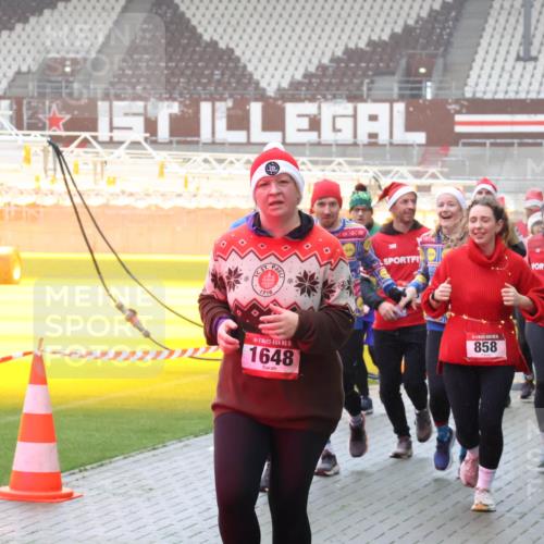 07.12.2025 - St. Pauli X-Mass-Run No. 15 Luisa Fischer http://msf.ph/oto/9375904 07.12.2025 11:06:34 Ziel 1910, 15, 1648, 10, 858, 456, 944, 92, 204, 298, 300, 402, 403, 414, 474, 486, 556, 659, 693, 854, 858, 878, 920, 924, 925, 927, 929, 932, 944, 973, 1024, 1025, 1092, 1196, 1208, 1223, 1229, 1287, 1403, 1428, 1429, 1430, 1432, 1440, 1442, 1608, 1648, 2243, 2245, 2254, 3272, 3278, 4579, 4581, 4583, 4585, 4587 meine-sportfotos.de