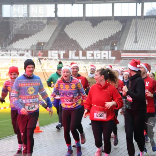 07.12.2025 - St. Pauli X-Mass-Run No. 15 Luisa Fischer http://msf.ph/oto/9375924 07.12.2025 11:06:36 Ziel 104040107, 4040, 0, 854, 2245, 858, 10, 204, 92, 204, 298, 300, 402, 403, 414, 474, 486, 556, 659, 693, 854, 858, 878, 920, 924, 925, 927, 929, 932, 944, 973, 1024, 1025, 1092, 1196, 1208, 1223, 1229, 1287, 1403, 1428, 1429, 1430, 1432, 1440, 1442, 1608, 1648, 2243, 2245, 2254, 3272, 3278, 4579, 4581, 4583, 4585, 4587 meine-sportfotos.de