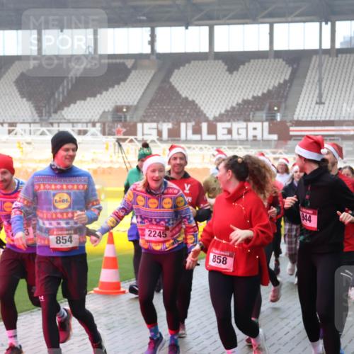 07.12.2025 - St. Pauli X-Mass-Run No. 15 Luisa Fischer http://msf.ph/oto/9375927 07.12.2025 11:06:37 Ziel 854, 2245, 858, 944, 204, 92, 204, 298, 300, 402, 403, 414, 474, 486, 556, 659, 693, 854, 858, 878, 920, 924, 925, 927, 929, 932, 944, 973, 1024, 1025, 1092, 1196, 1208, 1223, 1229, 1287, 1403, 1428, 1429, 1430, 1432, 1440, 1442, 1608, 1648, 2243, 2245, 2254, 3272, 3278, 4579, 4581, 4583, 4585, 4587 meine-sportfotos.de