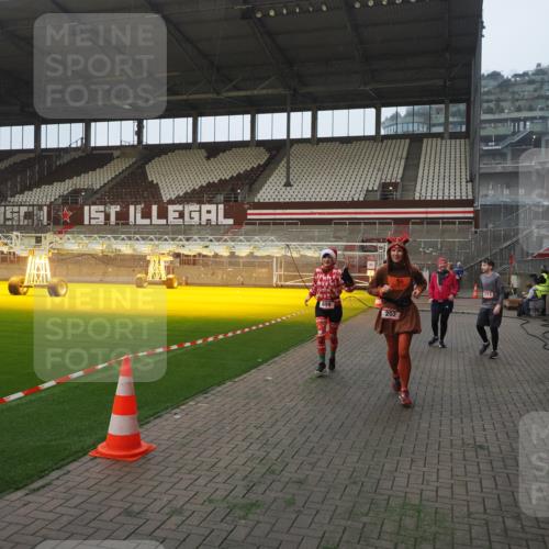 07.12.2025 - St. Pauli X-Mass-Run No. 15 Fabian Wolf http://msf.ph/oto/9375929 07.12.2025 10:05:07 Ziel 202, 210, 292, 699, 1973, 1991, 2168, 2249, 2856, 2866, 3307, 3311 meine-sportfotos.de