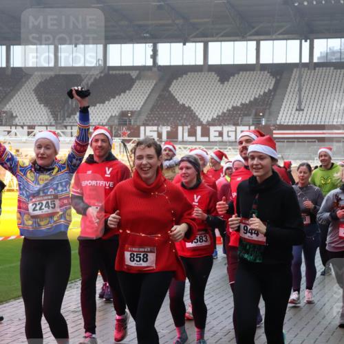 07.12.2025 - St. Pauli X-Mass-Run No. 15 Luisa Fischer http://msf.ph/oto/9375935 07.12.2025 11:06:38 Ziel 16, 854, 15, 2245, 15, 858, 583, 944, 8, 204, 92, 204, 298, 300, 402, 403, 414, 474, 486, 556, 659, 693, 854, 858, 878, 920, 924, 925, 927, 929, 932, 944, 973, 1024, 1025, 1092, 1196, 1208, 1223, 1229, 1287, 1403, 1428, 1429, 1430, 1432, 1440, 1442, 1556, 1564, 1608, 1648, 2243, 2245, 2254, 3272, 3278, 4579, 4581, 4583, 4585, 4587 meine-sportfotos.de