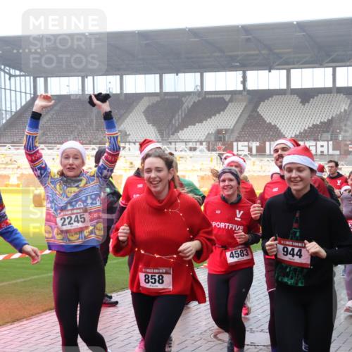 07.12.2025 - St. Pauli X-Mass-Run No. 15 Luisa Fischer http://msf.ph/oto/9375941 07.12.2025 11:06:38 Ziel 854, 2245, 16, 10, 858, 4583, 15, 944, 298, 414, 204, 92, 204, 298, 300, 402, 403, 414, 474, 486, 556, 659, 693, 854, 858, 878, 920, 924, 925, 927, 929, 932, 944, 973, 1024, 1025, 1092, 1196, 1208, 1223, 1229, 1287, 1403, 1428, 1429, 1430, 1432, 1440, 1442, 1556, 1564, 1608, 1648, 2243, 2245, 2254, 3272, 3278, 4579, 4581, 4583, 4585, 4587 meine-sportfotos.de