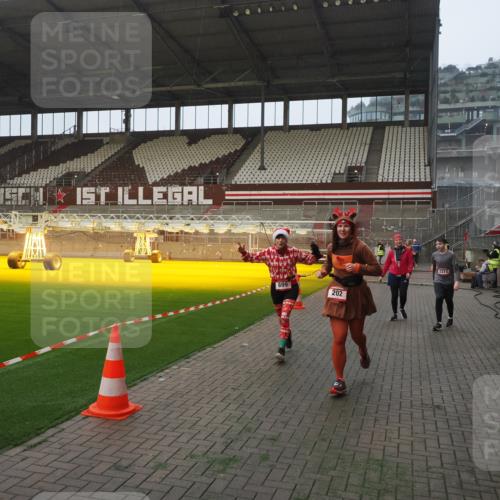 07.12.2025 - St. Pauli X-Mass-Run No. 15 Fabian Wolf http://msf.ph/oto/9375942 07.12.2025 10:05:07 Ziel 202, 210, 292, 699, 1973, 1991, 2168, 2249, 2856, 2866, 3307, 3311 meine-sportfotos.de