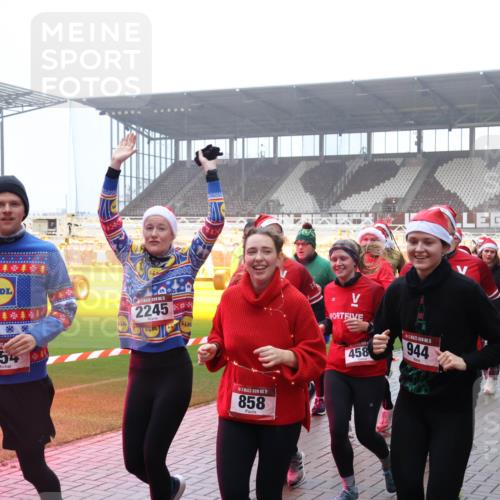 07.12.2025 - St. Pauli X-Mass-Run No. 15 Luisa Fischer http://msf.ph/oto/9375943 07.12.2025 11:06:39 Ziel 1, 15, 2243, 854, 15, 2245, 5, 858, 458, 15, 944, 298, 204, 92, 204, 298, 300, 402, 403, 414, 474, 486, 556, 659, 693, 854, 858, 878, 920, 924, 925, 927, 929, 932, 944, 973, 1024, 1025, 1092, 1196, 1208, 1223, 1229, 1287, 1403, 1428, 1429, 1430, 1432, 1440, 1442, 1556, 1564, 1608, 1648, 2243, 2245, 2254, 3272, 3278, 4579, 4581, 4583, 4585, 4587 meine-sportfotos.de