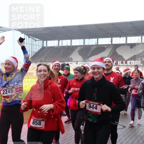07.12.2025 - St. Pauli X-Mass-Run No. 15 Luisa Fischer http://msf.ph/oto/9375945 07.12.2025 11:06:39 Ziel 2245, 858, 15, 944, 298, 204, 414, 92, 204, 298, 300, 402, 403, 414, 474, 486, 556, 659, 693, 854, 858, 878, 920, 924, 925, 927, 929, 932, 944, 973, 1024, 1025, 1092, 1196, 1208, 1223, 1229, 1287, 1403, 1428, 1429, 1430, 1432, 1440, 1442, 1556, 1564, 1608, 1648, 2243, 2245, 2254, 3272, 3278, 4579, 4581, 4583, 4585, 4587 meine-sportfotos.de
