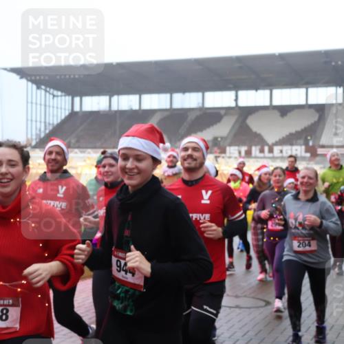 07.12.2025 - St. Pauli X-Mass-Run No. 15 Luisa Fischer http://msf.ph/oto/9375947 07.12.2025 11:06:39 Ziel 45, 858, 944, 204, 414, 92, 204, 298, 300, 402, 403, 414, 474, 486, 556, 659, 693, 854, 858, 878, 920, 924, 925, 927, 929, 932, 944, 973, 1024, 1025, 1092, 1196, 1208, 1223, 1229, 1287, 1403, 1428, 1429, 1430, 1432, 1440, 1442, 1556, 1564, 1608, 1648, 2243, 2245, 2254, 3272, 3278, 4579, 4581, 4583, 4585, 4587 meine-sportfotos.de