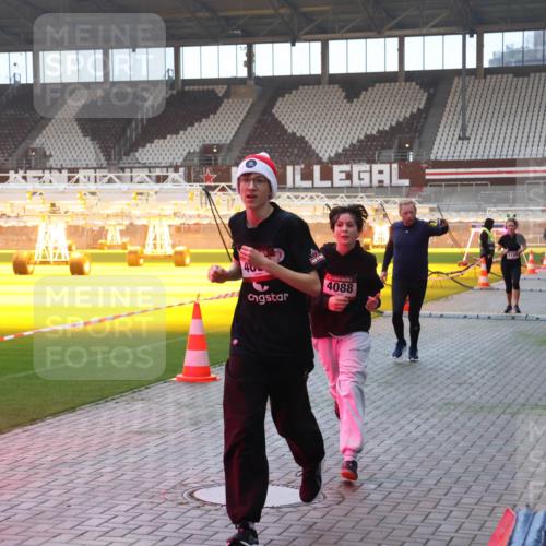 07.12.2025 - St. Pauli X-Mass-Run No. 15 Luisa Fischer http://msf.ph/oto/9375948 07.12.2025 09:55:29 Ziel 4088, 110, 1101, 1113, 1649, 1655, 1722, 2703, 4087, 4088 meine-sportfotos.de