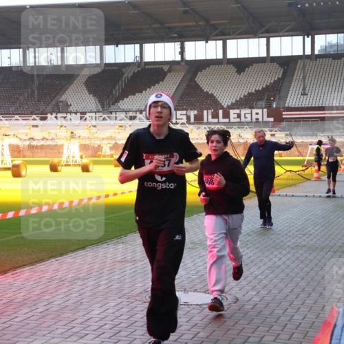 07.12.2025 - St. Pauli X-Mass-Run No. 15 Luisa Fischer http://msf.ph/oto/9375951 07.12.2025 09:55:29 Ziel 408, 1101, 1113, 1649, 1655, 1722, 2703, 4087, 4088 meine-sportfotos.de