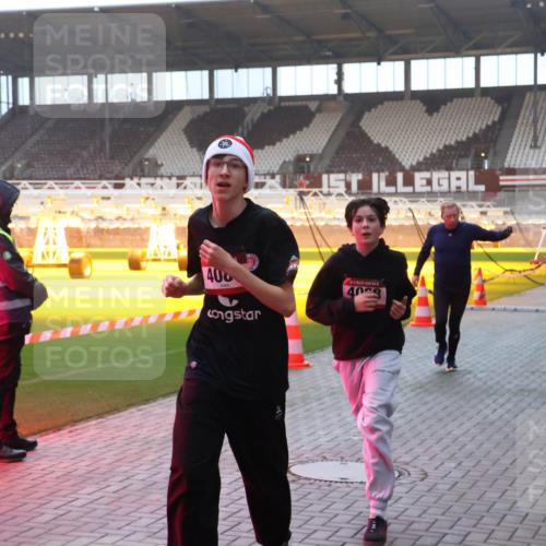 07.12.2025 - St. Pauli X-Mass-Run No. 15 Luisa Fischer http://msf.ph/oto/9375953 07.12.2025 09:55:29 Ziel 408, 40, 1101, 1113, 1649, 1655, 1722, 2703, 4087, 4088 meine-sportfotos.de