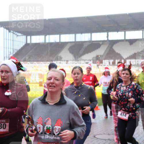 07.12.2025 - St. Pauli X-Mass-Run No. 15 Luisa Fischer http://msf.ph/oto/9375958 07.12.2025 11:06:41 Ziel 1430, 414, 92, 204, 298, 300, 402, 403, 414, 474, 486, 556, 659, 693, 854, 858, 878, 920, 924, 925, 927, 929, 932, 944, 973, 1024, 1025, 1092, 1208, 1223, 1229, 1286, 1287, 1403, 1428, 1429, 1430, 1432, 1440, 1442, 1556, 1564, 1608, 1648, 2243, 2245, 3272, 3278, 4579, 4581, 4583, 4585, 4587 meine-sportfotos.de
