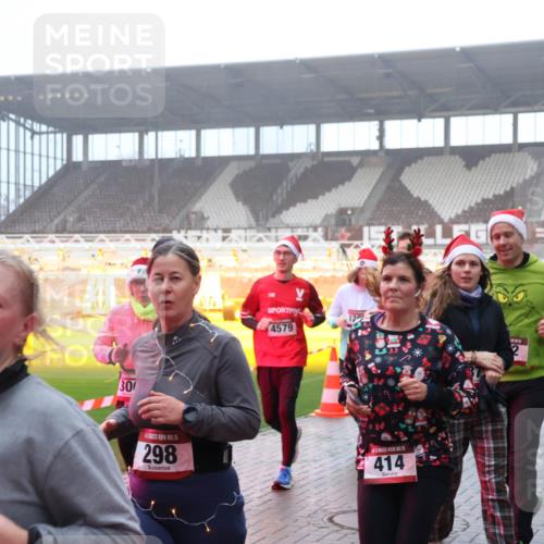 07.12.2025 - St. Pauli X-Mass-Run No. 15 Luisa Fischer http://msf.ph/oto/9375961 07.12.2025 11:06:41 Ziel 30, 4579, 12, 298, 15, 414, 92, 204, 298, 300, 402, 403, 414, 474, 486, 556, 659, 693, 854, 858, 878, 920, 924, 925, 927, 929, 932, 944, 973, 1024, 1025, 1092, 1208, 1223, 1229, 1286, 1287, 1403, 1428, 1429, 1430, 1432, 1440, 1442, 1556, 1564, 1608, 1648, 2243, 2245, 3272, 3278, 4579, 4581, 4583, 4585, 4587 meine-sportfotos.de