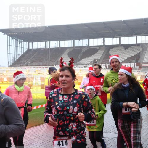 07.12.2025 - St. Pauli X-Mass-Run No. 15 Luisa Fischer http://msf.ph/oto/9375964 07.12.2025 11:06:42 Ziel 15, 298, 15, 414, 10, 581, 878, 1403, 486, 92, 204, 298, 300, 402, 403, 414, 474, 486, 556, 659, 693, 854, 858, 878, 920, 924, 925, 927, 929, 944, 973, 1024, 1025, 1208, 1223, 1229, 1285, 1286, 1287, 1403, 1428, 1429, 1430, 1432, 1440, 1442, 1556, 1564, 1608, 1648, 2243, 2245, 3272, 3278, 4579, 4581, 4583, 4585, 4587 meine-sportfotos.de