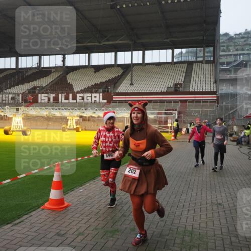 07.12.2025 - St. Pauli X-Mass-Run No. 15 Fabian Wolf http://msf.ph/oto/9375971 07.12.2025 10:05:08 Ziel 114, 202, 210, 292, 699, 1973, 1991, 2168, 2249, 2856, 2866, 3307, 3311 meine-sportfotos.de