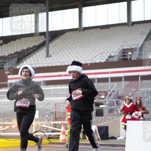 07.12.2025 - St. Pauli X-Mass-Run No. 15 Patografie http://msf.ph/oto/9375974 07.12.2025 10:04:57 Ziel 202, 210, 292, 699, 1217, 1973, 1991, 2168, 2249, 2856, 2866, 3307, 3311 meine-sportfotos.de