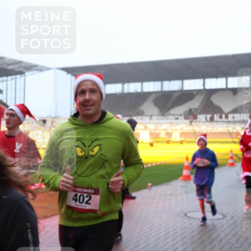 07.12.2025 - St. Pauli X-Mass-Run No. 15 Luisa Fischer http://msf.ph/oto/9375979 07.12.2025 11:06:43 Ziel 402, 92, 204, 298, 300, 402, 403, 414, 474, 486, 556, 565, 659, 693, 854, 858, 878, 920, 927, 929, 944, 973, 1024, 1025, 1208, 1223, 1229, 1285, 1286, 1287, 1403, 1428, 1429, 1430, 1432, 1440, 1442, 1556, 1564, 1608, 1648, 2243, 2245, 3272, 3278, 4579, 4581, 4583, 4585, 4587 meine-sportfotos.de