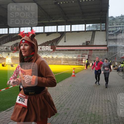 07.12.2025 - St. Pauli X-Mass-Run No. 15 Fabian Wolf http://msf.ph/oto/9375992 07.12.2025 10:05:08 Ziel 114, 202, 210, 292, 699, 1973, 1991, 2168, 2249, 2856, 2866, 3307, 3311 meine-sportfotos.de